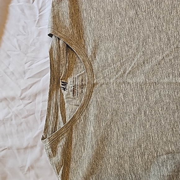 H&M slim fit tshirt - Picture 2 of 2